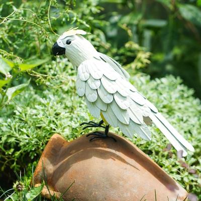 China Multicolor Metal Bird Yard Ornaments Weatherproof Small Metal Animal Sculptures for sale