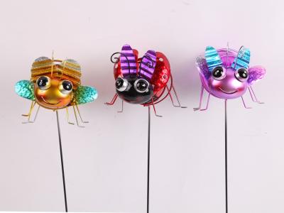 中国 Outdoor Solar Garden Ornament With LED Light Bees Butterflies Ladybugs 販売のため