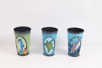 China Vaso de hierro metálico hecho a mano para interiores personalizado Serie de animales marinos Caballo de mar Tortuga delfín en venta