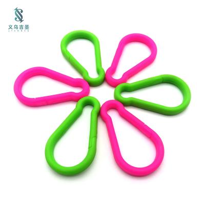 China Durable Custom Design Colorful Plastic Green Carabiner Buckle Hook Plastic Carabiner For Luggage Accessories for sale