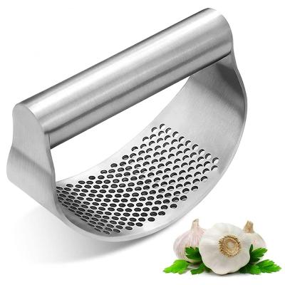 China Good Durable Amazon Hot Sale Handle Heavy Duty All Stainless Steel Curved Garlic Press Presser Crusher for sale