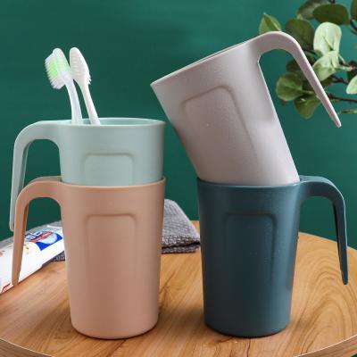 China Factory direct sales 2022 viable hot sale fashionable household mouthwash toothbrush cup with handle for sale