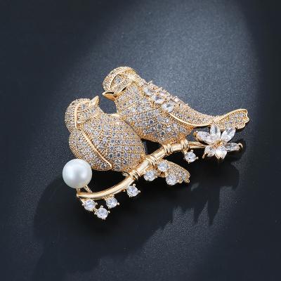 China Animal Shape Diamond Brooch Love Bird Copper Animal Accessories Brooch Pin Custom Zircon Accessories for sale