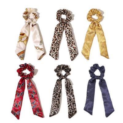 China Fashionable Wholesale Custom Printing Aesthetic Satin Scrunchies Silk Leopard Checked Chain Designs Customized Scrunchie for sale