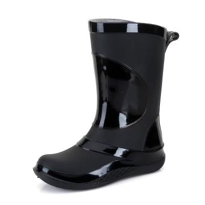 China Fashion Trend Fashion women's rain shoes in the tube pvc waterproof non-slip rain boots women's water shoes new rubber shoes rainy galoshes for sale