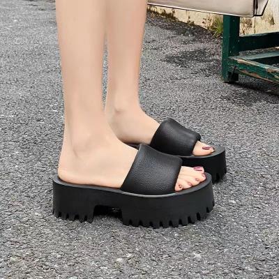 China Fashion Trend bottom large  size slippers for Women New outdoor European and American trendy hot girl Internet celebrity casual slippers for sale