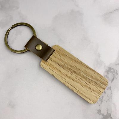 China Wooden Key Chain Wood Blank Handcrafted Wood Craft Engaving Chain Key Barrel Oak Wood for sale