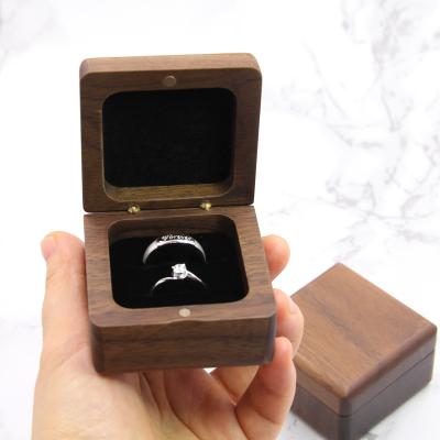 China Ring Box Walnut Wood Gift Wedding Ring Box Jewelery Box Wooden Shape Engravable Wooden Suqare for sale