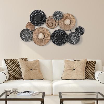 China Mid Century Modern Metal Wall Decor Vintage Round Flower Hanging Art For Living Room for sale