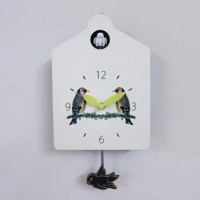 China Antique Style Creative Modern Clock Swing Hour Wooden Cuckoo Clock zu verkaufen