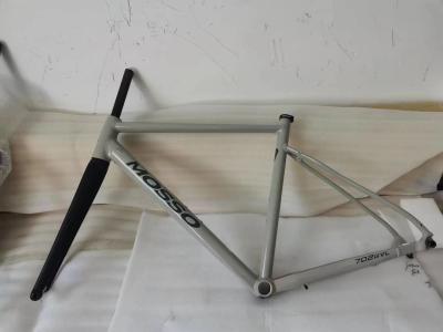 中国 Wide Tire Stock Gravel Bike Frame 700x45c Lightweight Beach Bicycle 販売のため