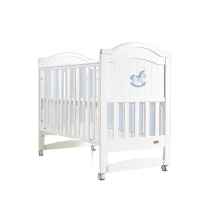 China 2020 KUB 2020 Promotional Solid Wood Lift Rail Crib Multifunctional Wooden Crib Baby Hutch for sale