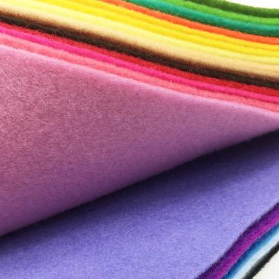 China Sustainable Colored Polyester Felt In Rolls PET Punched Non Woven Fabric Nonwoven 100% Polyester Felt for sale