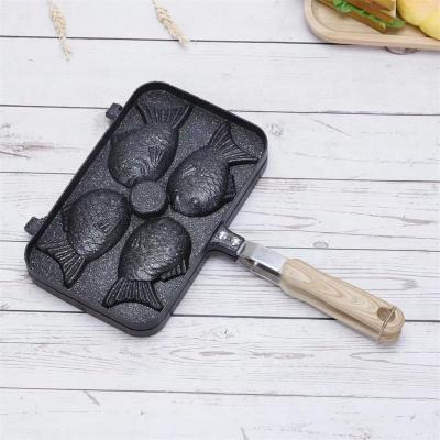 China Outdoor Hot Portable Household Waffle Maker Mold Non-Stick Baking Nonstick Kitchen Strain Double Fish Oven Breakfast Waffle Maker for sale