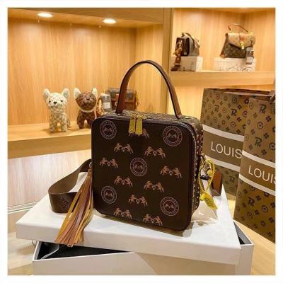 China PORTABLE Fashionable Mini Female Chain Bags Designer Purses Luxury Handbags For Women for sale