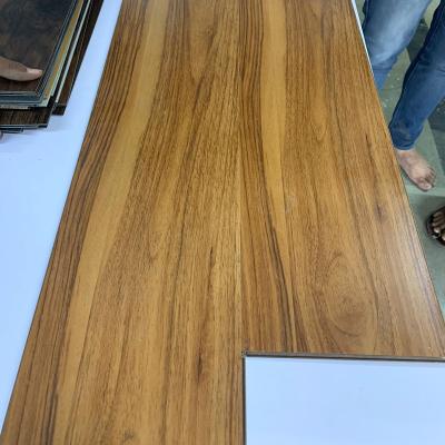 China Traditional Cheap Laminate Flooring Waterproof Laminate Flooring Wooden Tempered Glass Flooring for sale