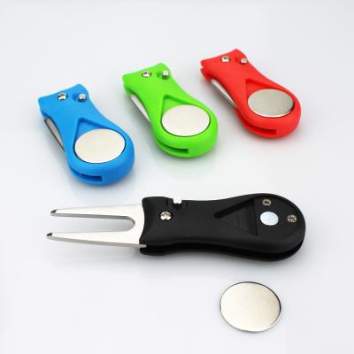 China Nautical High Quality Zinc Alloy Magnetic Golf Knife Turf Dibble Repair Empty Tool for sale