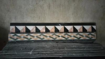 Chine Frontière de marbre de mosaïque, Skirtings en pierre naturel, bâtis décoratifs, bâtis en pierre intérieurs, lignes de frontière de marbre de mosaïque à vendre