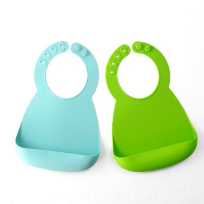 China Latex free silicone baby bib is easy to clean-soft and comfortable waterproof bib prevents soiling for sale