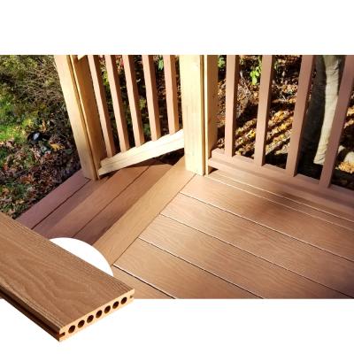 China Anti-slip Surface Hollow Panel Composite Decking with Capped Shield en venta