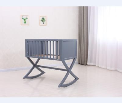 China Solid Wood New Zealand Pine Baby Crib for sale