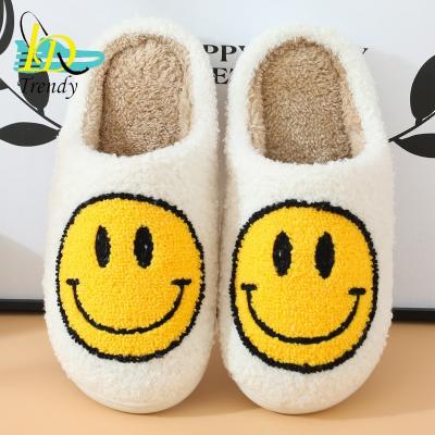 China 2023 Fashion Trend Custom Wholesale Cute Smile Slippers Smile Face Pattern Slips Ladies Winter Flat Warm Happy Face Bedroom Indoor Slippers for sale