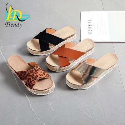 China Fashion Trend Summer Cross Slide Sandals Outdoor Women And Ladies Mid Heel Shoes Casual Flat Slippers For Women for sale