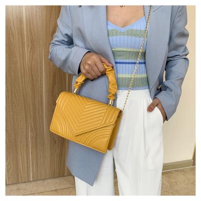 China Fashion Bolsas De Mujer Diamond Lattice Chain Women Crossbody Bag Square Fashion Pu Quilted Handbags Oblique Line Ladies Handbags 2022 for sale