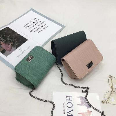 China Girls Lady Handbag Chain Shoulder Messenger Bag Small Square Cloth Pattern Turn Lock Mini Bag Women Custom Leather Korean Chain Messenger Bag for sale