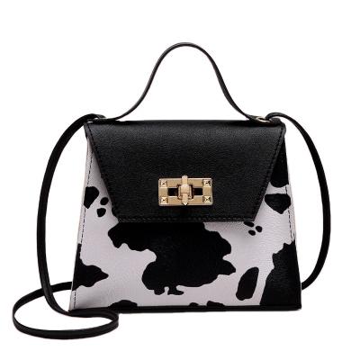 China Waterproof women bags fashionable cross - cross bags handbag lady shoulder body bags small new wholesale 2022 for women single shoulder summer for sale