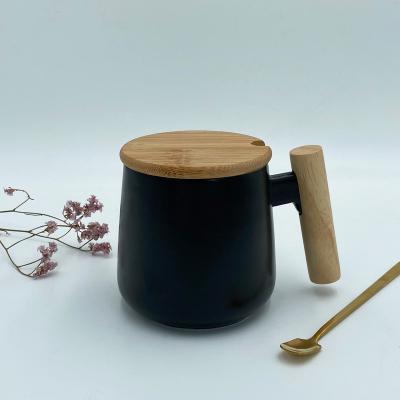 China Sustainable Hot Sale Porcelain 13 Ounce Creative Shape Portable Ceramic Water Mug Coffee Cups With Wooden Handle for sale