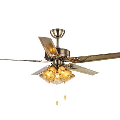 China Classic Vintage Color Antique Brass Iron E27 Blades Wooden Ceiling Fan Light With 3 Speed ​​Controls Pull Chain for sale