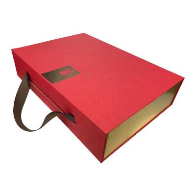 China Custom Red Folding Packaging Luxury Kraft Paper Gift Cardboard Box Magnetic Closure for sale