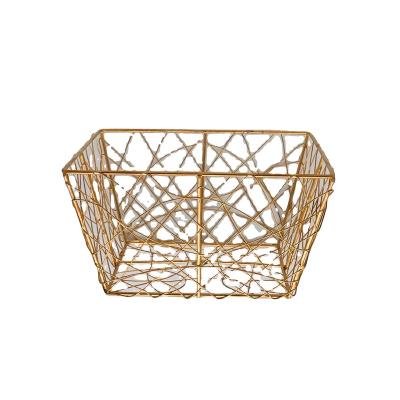 China BSCI Sustainable Metal Wire Weaving Golden Basket For Christmas Decorations , Easter Candy for sale