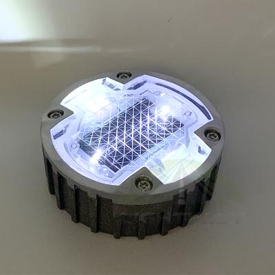 China Aluminum Alloy Load Capacity 30ton Solar Power Road Stud Catwalks Turn Signal Light for sale