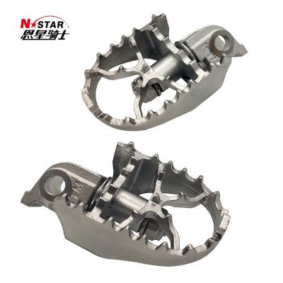 China Can Rotate Back And Forth 20 Degree 304Stainless Steel Motorcycle Accessories Foot Pegs Foot Pegs Pedal For Motorcycle Universal for sale