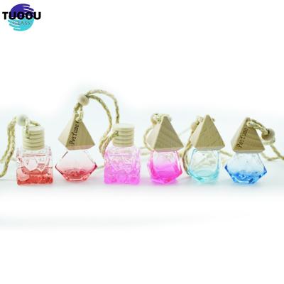 China Eco-friendly Recyclable Hot sale Automobile diffusion Car Air Freshener Diffuser Glass Bottle Perfume Empty Hanging container en venta