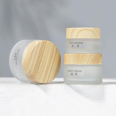 China Recyclable Round Lotion Glass Bottle Supplier For Cosmetic Emulsion With Cork for sale