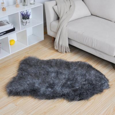 China Wolf Fur Blankets Shaggy Carpets Washable Luxury Animal Skin Faux Fur Home Decor Fluffy Blankets for sale