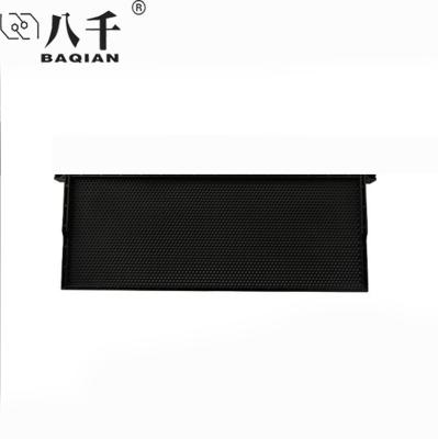 China 483 x 159 mm Black Hive Frames Bee Farm with Plastic Bee Base Covers Support Customization Suitable for sale