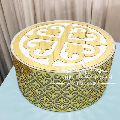 China TAD-FD021 Luxury Gold Mirror Cake Stand For Hotel Acrylic Food Display Stand Puesto de Pastel Para Boda From A Dream Wedding Store for sale