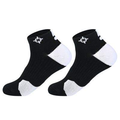 China Breathable gym socks custom logo for men low in moq crew socks customize for sale