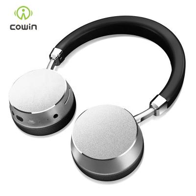 China OEM Lightweight Silver Over-Ear Wireless Bluetooth Headphones With Microphone for sale