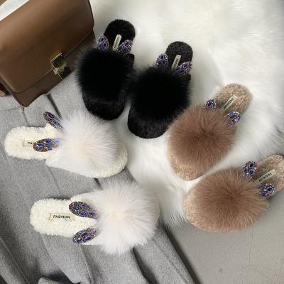 China Fashion Worldwin Trend 2021 Ladies Plush Slippers Lambswool Mules Fur Indoor Home Slippers For Women for sale