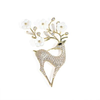 China Latest Designs Elegant Deer Necklace Sika Iced Out CZ Micro Paved Luxury Crystal Brooch Women Pin Brooch Pins Designer Animal Flower Jewelry for sale