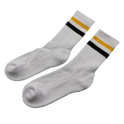 China 2021 fashionable sports plus style simple socks with medium high parallel stripe tube cotton socks for sale