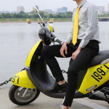 China electric scooter motorcycle for adult use with 75KM range 90/80-10 tubeless tire for sale