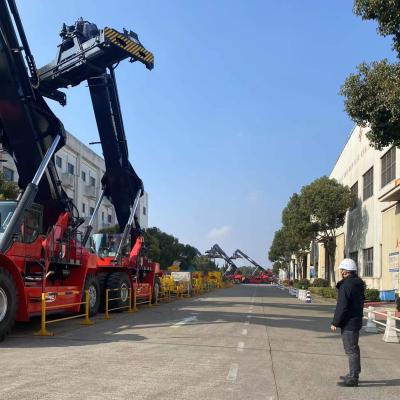 China Load of Ton Reach Stacker For Empty /full of hotels 40 20'/40' container handling zu verkaufen