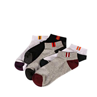 China Fashion Sporty Wholesale Men Socks Custom Cotton Ankle Sport Socks for sale