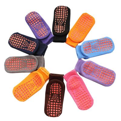 China Custom Wholesale Sports Trampoline Socks Kids Breathable Non Slip Trampoline Jump Grip Socks With Logo for sale